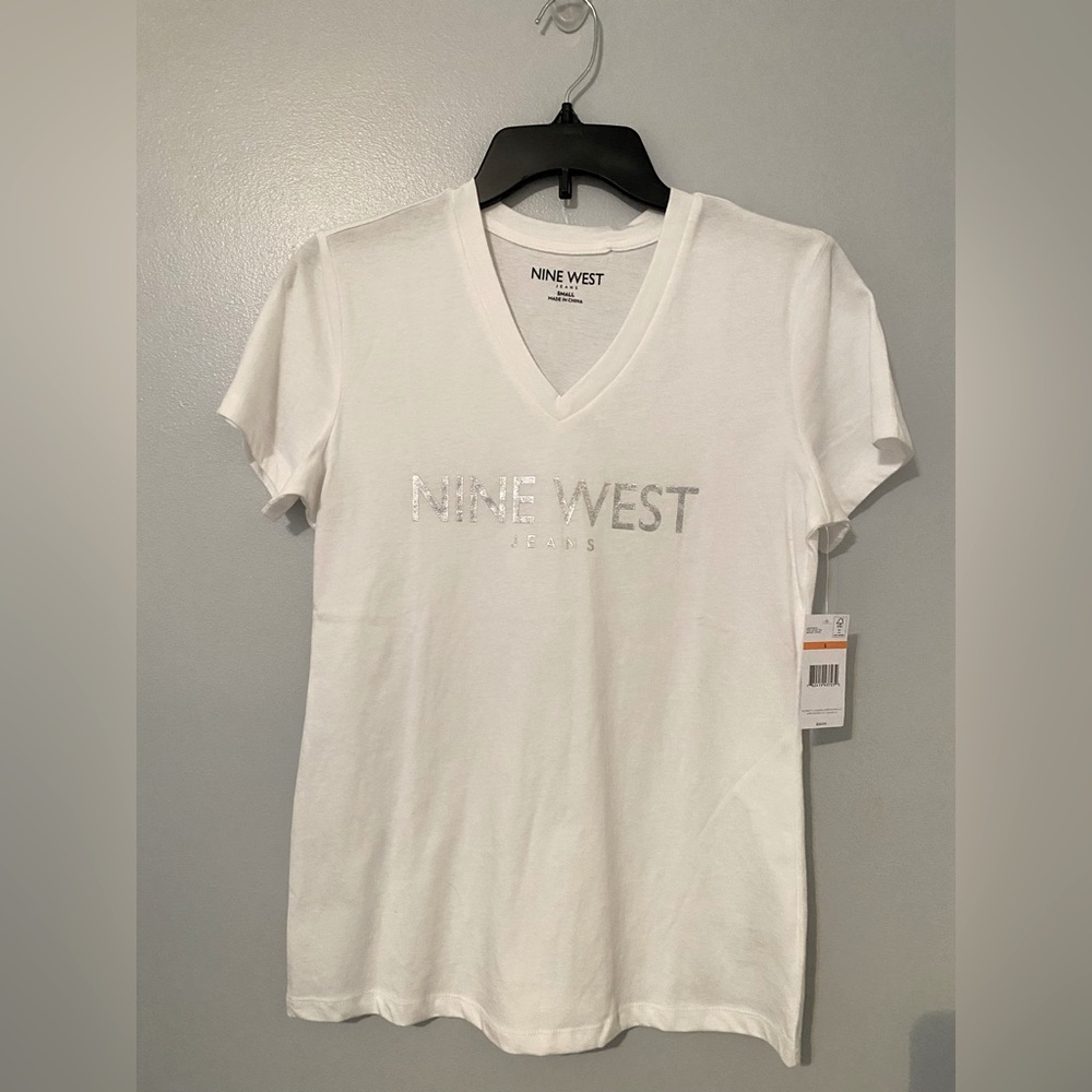 NWT Nine West v-neck white Tshirt size small